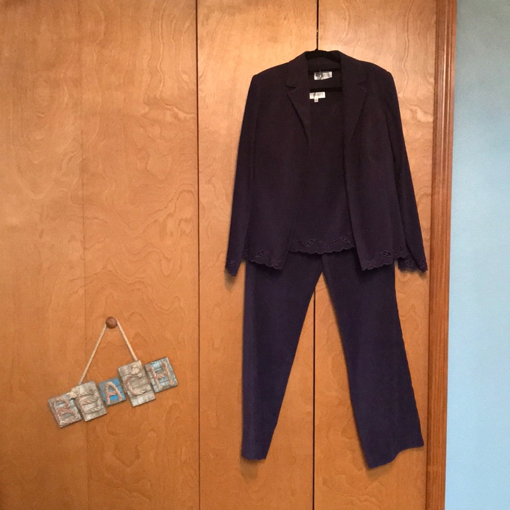 Gorgeous 3 piece pant suit set
